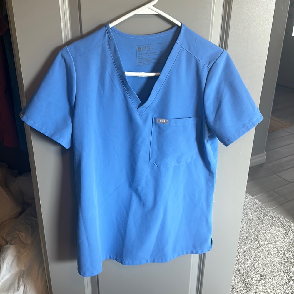 Figs Catarina 1 pocket scrub top.